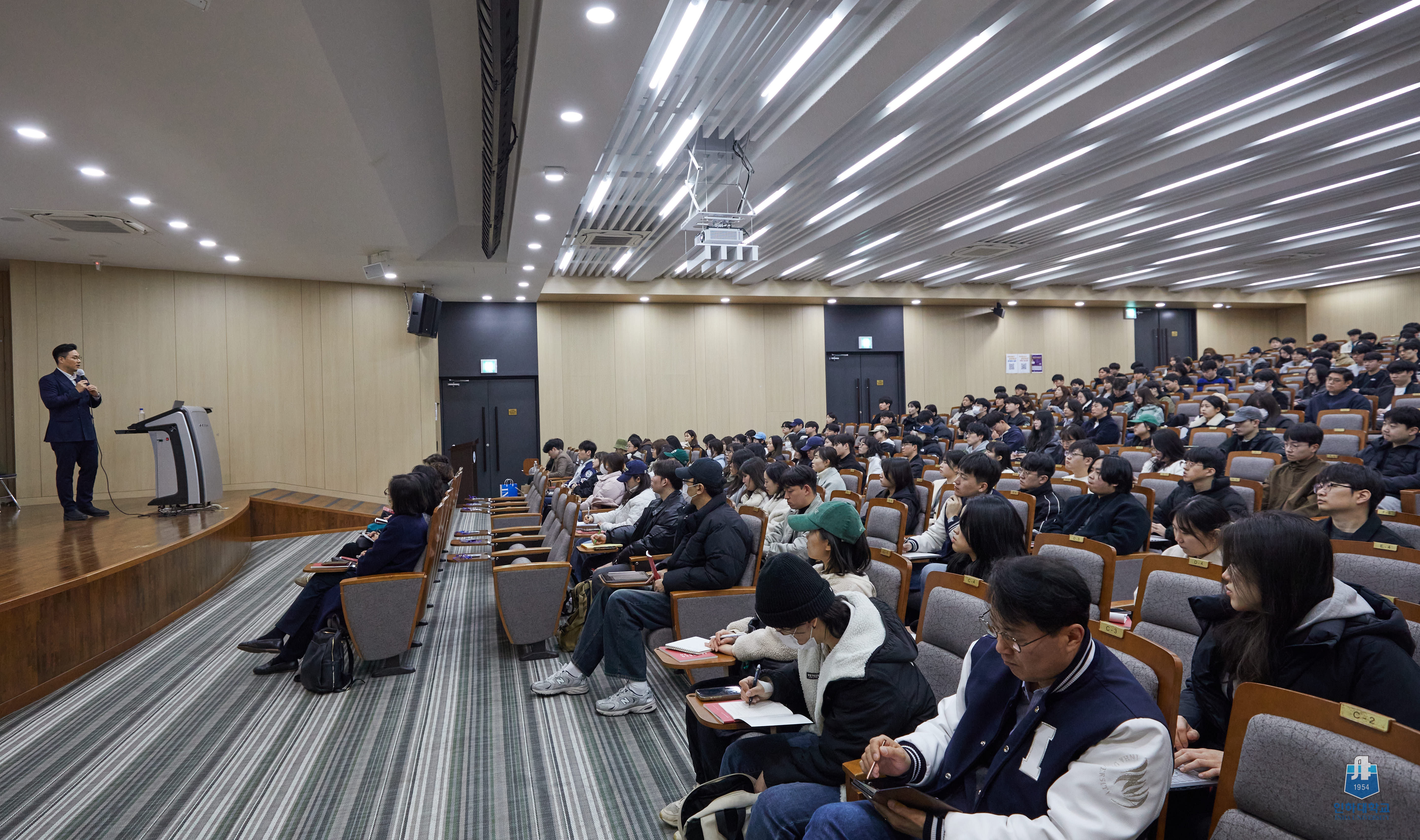 온라인카지노 12일 본교 재학생과 인천지역 청년을 위한 취업 끝장특강이 진행돼 좋은 호응을 이끌었다.